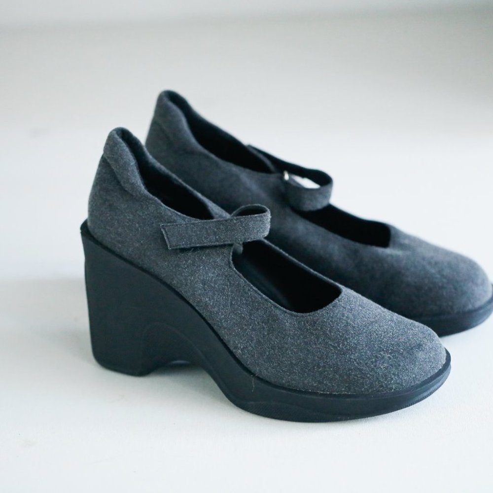 Vintage 90s Y2K Bata Moda Grey Chunky Toe Heel Mary Jane Loafers.